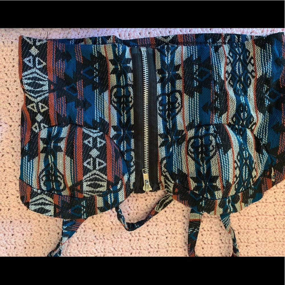 Aztec crop top. 😍